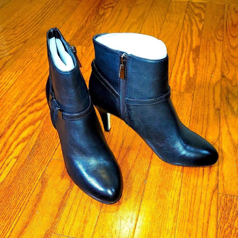 Vince Camuto | Vanya Ankle Boots - Picture 5 of 10